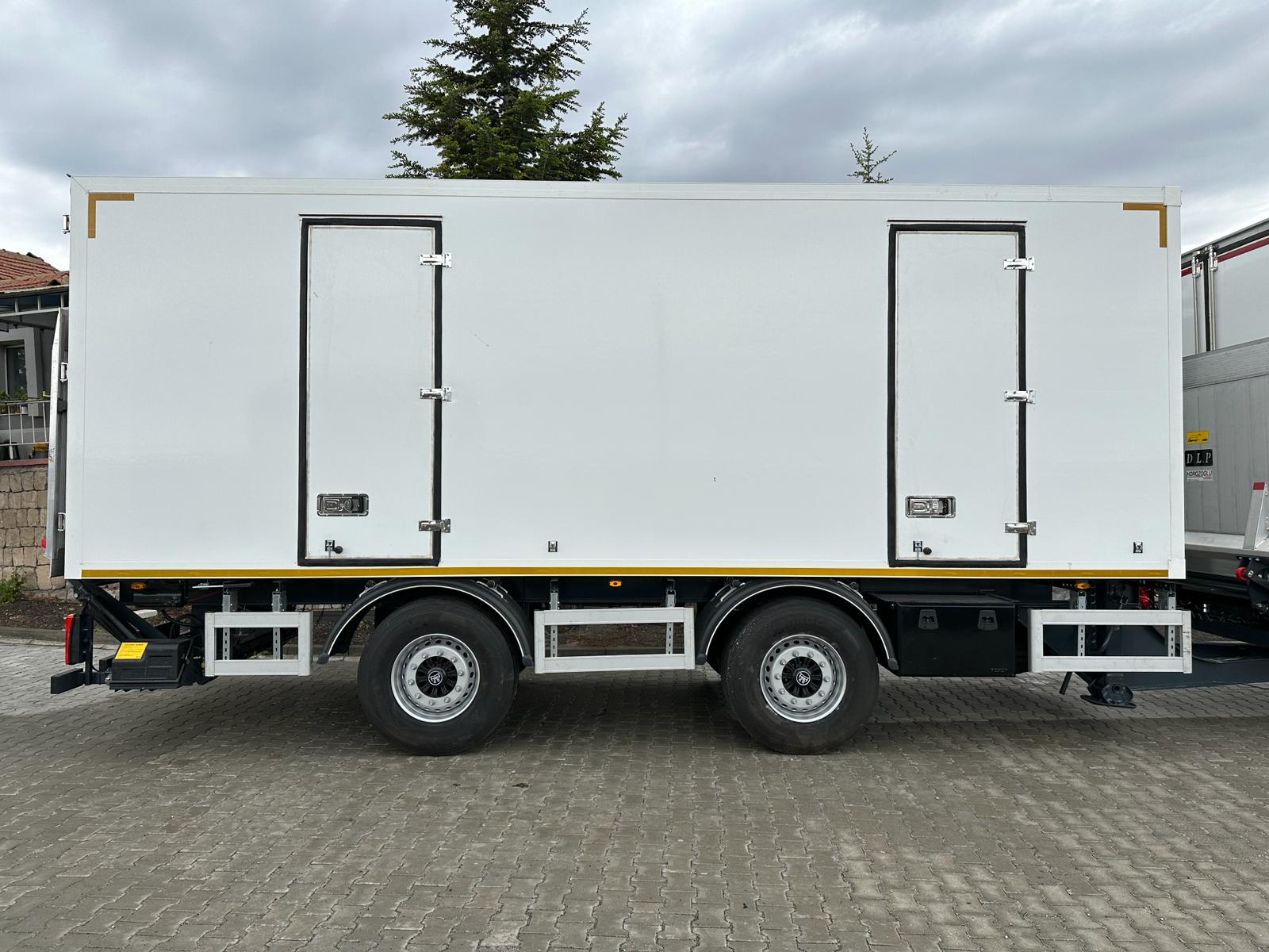 18000 Kg Çift dingil Kapalı Kasa Kamyon Römorku 