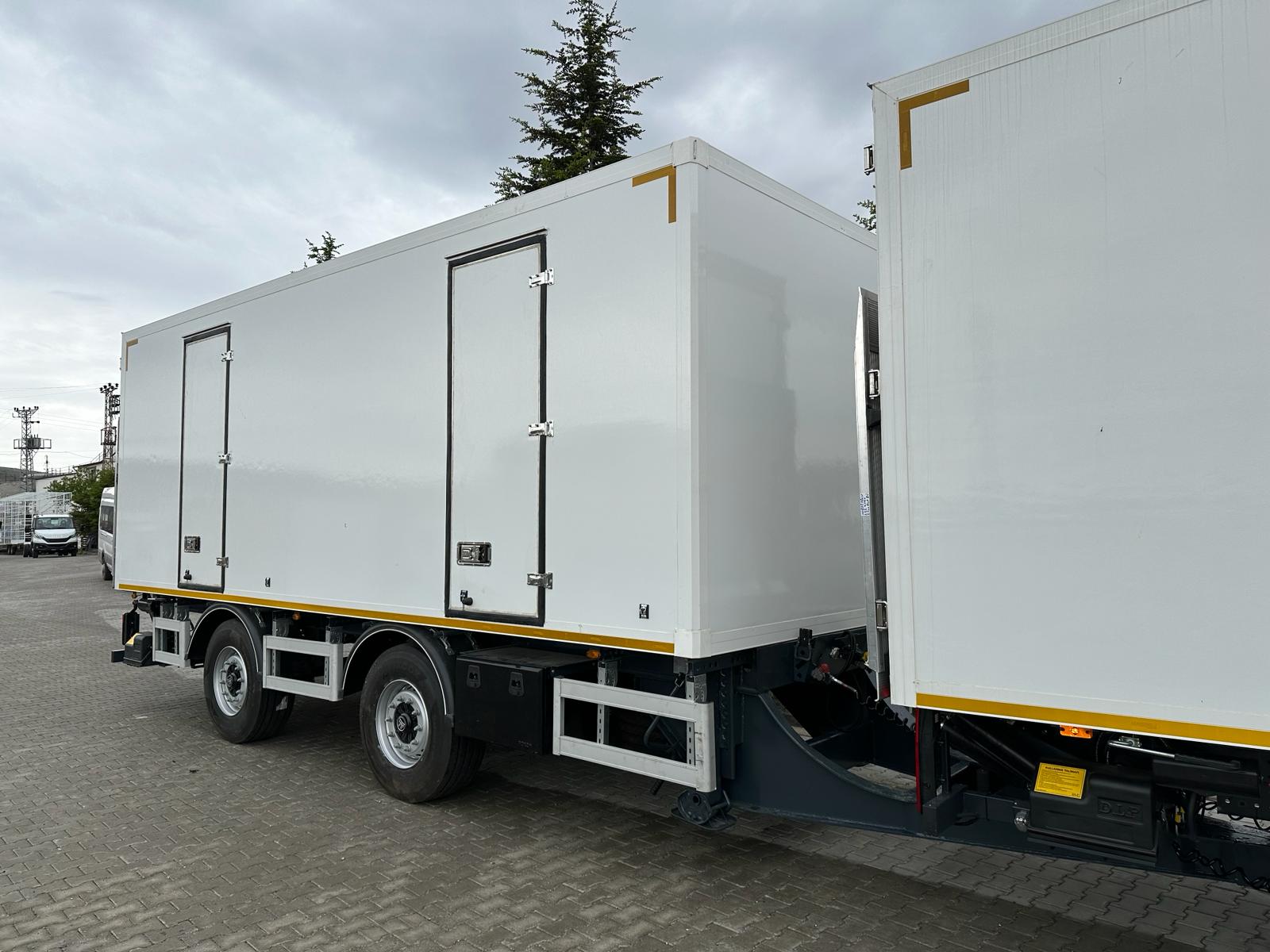 18000 Kg Çift dingil Kapalı Kasa Kamyon Römorku 